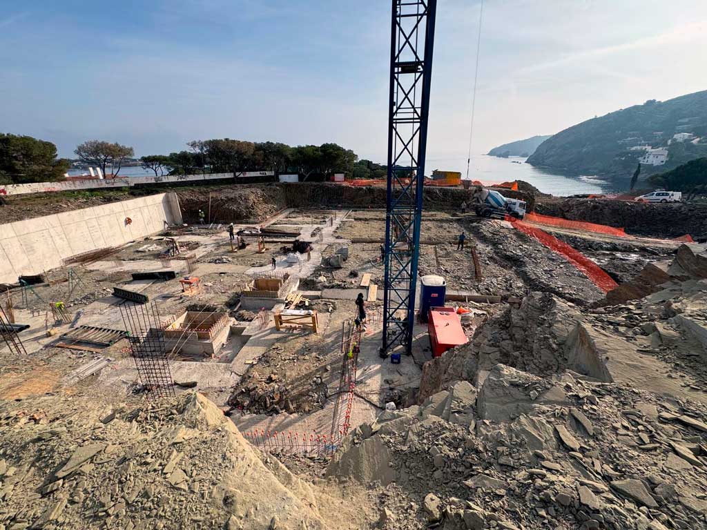Construcción del nuevo Hotel Rocamar en Cadaqués (Girona)