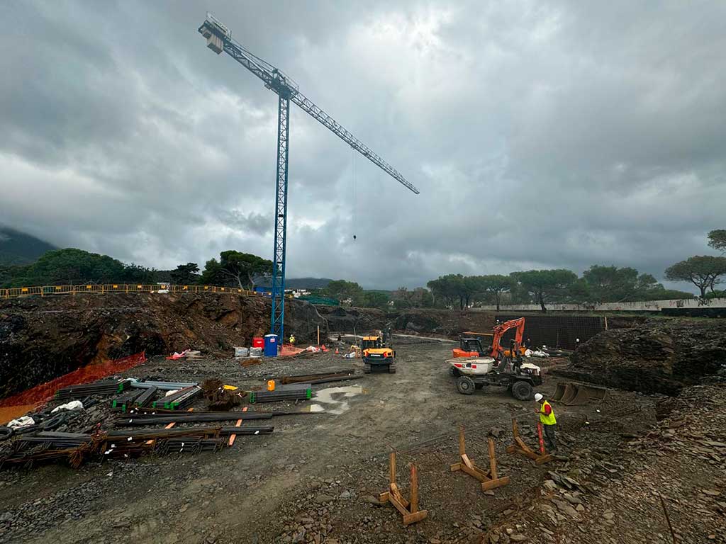 Imágenes de la Construcción del Nuevo Hotel Rocamar en Cadaqués